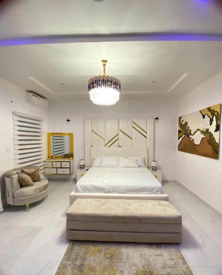 Urban Retreat Luxury Shortlet Apartment Lekki Ajah Lagos With Pool And Gym Exterior foto